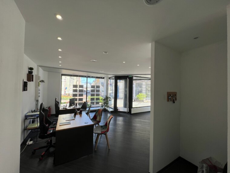 Commerce 80 m²