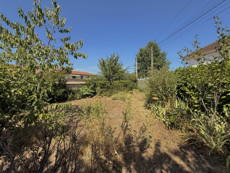 Terrain 210 m²