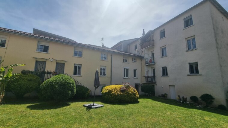  406 m²